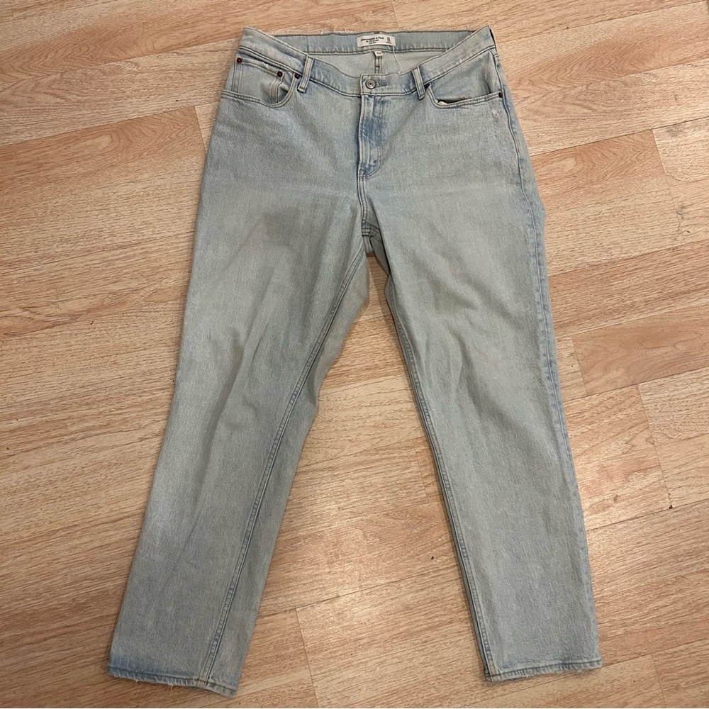 Abercrombie & Fitch Light Blue Wash Distressed Denim Low Rise Jeans 12R/31